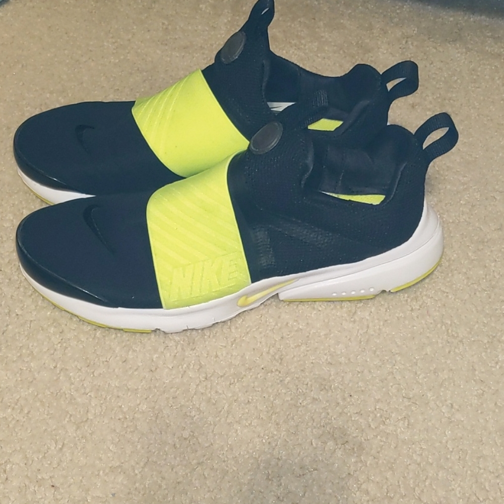 Nike Presto Extreme SE Kids Size 7Y